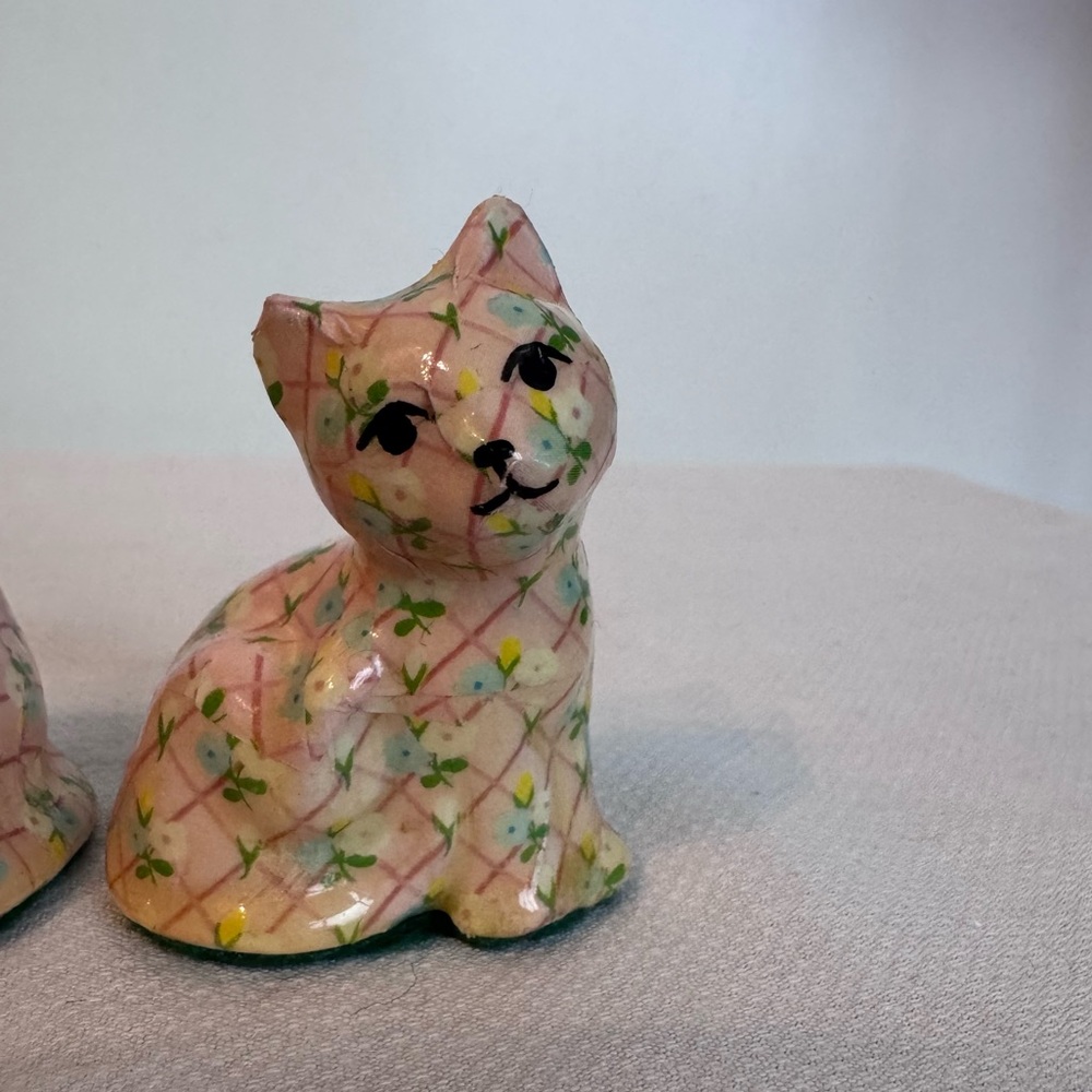 Miniature cat figurines with floral chintz decoupage pattern - Picture 6 of 7